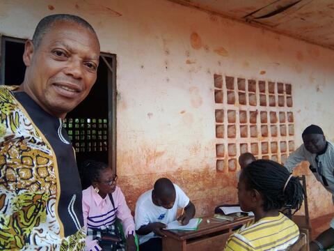 lɨ́ ekomlo lɛʼla dɛgbe bíde